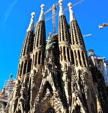 The city hall sits in plaza sant jaume in the gothic area of barcelone and opposite the seat of the catalan government.the building that houses the city hall and a tourist information service is not that impressive oin the surface but apparently. Architecture Famous Architecture In Spain