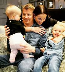 Kimi räikkönen, romain grosjean #and# sergio perez versichern, dass der nachwuchs sie nicht langsamer macht. Kimi Raikkonen Ehefrau Familie Grosse Haus Quick Facts