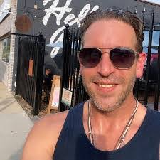 Scott Moose's Instagram, Twitter & Facebook