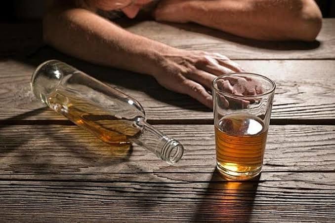 Loạn thần từ thói quen uống rượu giải sầu