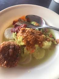 Wikipedia indonesia, lontong balap merupakan salah satu makanan indonesia yang merupakan ciri khas kota surabaya di jawa timur. Resepi Lontong Jawa Asli