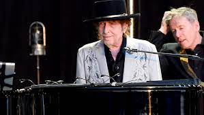 Listen to bob dylan's i contain multitudes now: Bob Dylan Hort Hier Sein Erstes Neues Album Seit Acht Jahren Im Stream Musikexpress