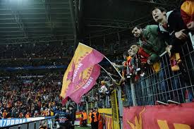 Alex'in fenerbahçe'den kopuşuyla, kendisinin trt'den ayrılması arasında paralellik kuran aziz üstel, kenan evren ile aziz yıldırım'ın yapılarının birbirine çok benzediğini öne sürdü. 60 Yilda 3 Farkli Hayat