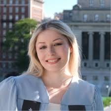 J'ai le plaisir de vous annoncer que j'occupe désormais le poste  d'Assistante Cheffe de projet Marketing chez TF1 Spectacle