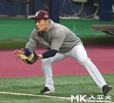 홈런 후 오재원한테 허락받는 김하성. ê¹€í•˜ì„± ìˆ˜ë¹„í›ˆë ¨ë„ ì ˆì €ížˆ Mkí¬í†  ë§¤ì¼ê²½ì œ