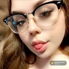 Kristen Pilcher's Instagram, Twitter & Facebook