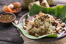 Ini karena saya sedang menjalankan program penurunan berat badan, jadi sedikit lupa dengan camilan gurih kaya gorengan dan hidangan berlemak seperti bakso, soto babat, dan mie ayam. 7 Masakan Khas Magelang Ada Kupat Tahu Dan Sop Senerek Halaman All Kompas Com