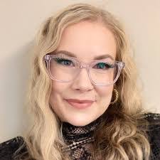 Carrie Franks's Instagram, Twitter & Facebook