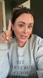 It’s time to create educational content people will actually watch.  #contentcreation #contentcreationtips #socialmediamanager  #socialmediastrategist