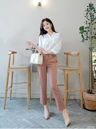 Pin Oleh Alita Sel Di Outfit Di 2020 Gaya Model Pakaian Korea Pakaian Formal Gaya Model Pakaian