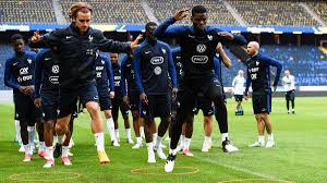 عزيز محبي المنتخب الفرنسي انت علي موعد بالفوز باليورو واتنين كاس عالم علي التوالي حرفيًا منتخب متاكمل كان ينقصه حاجة فرود واكتملت بالبركة بنزيما فشاهد فرنسا وقوتها الهجومية جريزمان وتالقه مع المنتخب مبابي الموهبة كومان والسرعة وبنزيما الفنان #بنزيما. Ù…Ø¯Ø§ÙØ¹ Ø§Ù„Ù…Ù†ØªØ®Ø¨ Ø§Ù„ÙØ±Ù†Ø³ÙŠ ÙŠØªØ­Ø¯Ù‰ Ø³Ù†ÙØ¹Ù„ ÙƒÙ„ Ø´ÙŠØ¡ Ù„Ù„ÙÙˆØ² Ø¨ÙƒØ£Ø³ Ø§Ù„Ø¹Ø§Ù„Ù… Sputnik Arabic