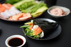 After the wrapping is done, the roll is cut down into several pieces. Sushi Rolls Vs Hand Rolls What S The Difference Hungry Huy