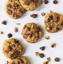 Oatmeal cookies spiced with cinnamon and made chocolaty with cocoa and chocolate chips. Healthy Oatmeal Cookies Made With Applesauce Wellplated Com