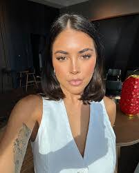 Karly Fisher's Instagram, Twitter & Facebook