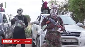 Ku kalli wannan videon zakuga yadda shashen deutsche welle hausa suke gabatar da shirye shiryen su. Boko Haram A Borno Æ™ungiyar Ta Kai Hari Kukawa Ta Hana Mutane Fita Bbc News Hausa