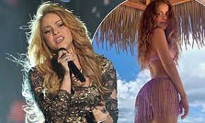 Bienvenidos al canal oficial de shakira en youtube. Shakira Sells The Rights To All 145 Of Her Songs In New Deal Daily Mail Online