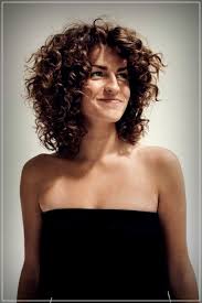 18 coole frisuren mittellange lockige haare agentur für 2014. 15 Cooler Haarschnitt Fur Gewelltes Krauses Haar Haarschnitt Fur Lockige Haare Haarschnitt Lockige Frisuren