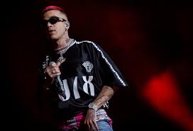 Sfera e angelina, che compare spesso nelle stories instagram del 29enne, stanno insieme dal 2019. Sfera Ebbasta Diventera Papa Radio 105