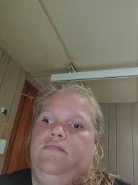 Can you edit photos to make it look like we're holding each other?