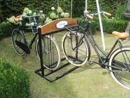 retro fietsenrek bestaat uit eik en staal one off project by home and cosy fietsenrek voortuin fietsenstalling