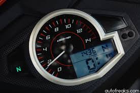 It keeps ahead of the pack it houses the 7l fuel tank under the flat floor beneath the rider's feet which frees up additional storage space. Bikes Sym Sport Rider 125i Reviewed Autofreaks Com