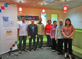 Setakat ini lebih 260 program pembiayaan ditawarkan kepada lebih 30,000 penerima faedah. Products Mandarin Presented At Yayasan Peneraju Pendidikan Bumiputera