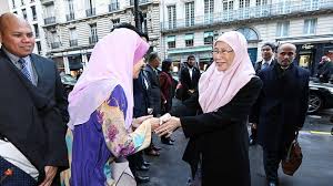 All posts tagged 'datin seri dr wan azizah wan ismail'. Wan Azizah Arrives In Paris For Four Day Working Visit To France