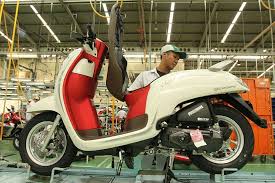 Modifikasi all new honda scoopy ala zoomer style simpel. Ahm Rilis Honda Scoopy Merah Putih Harga Rp 19 Jutaan Bmspeed7 Com