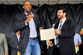 Foi casado entre 1978 e 2006 com a jornalista scarlet moon, a qual conheceu em uma festa na casa de caetano veloso. Midianews Atletas De Mato Grosso Recebem Homenagem