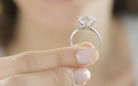 Nah, sesuai dengan namanya, jari tengah adalah jari yang berada di tengah. Kenapa Cincin Pertunangan Perempuan Ada Di Jari Manis Kiri Okezone Lifestyle