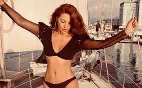 Miércoles 22 de enero de 2020, a las 09:47. Amparo Grisales Lucio Sensual Bikini En Las Playas Samarias Santa Marta Al Dia
