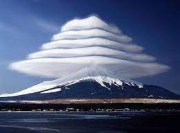 奇跡としか思えない富士山の上に出来た雲5段 digitalgrounder 日本の富士山 箱根 河口湖など naver まとめ 美しい自然 富士山 美しい場所