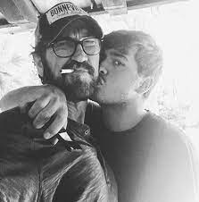 Marco giallini si è confessato a cuore aperto raccontando il suo rapporto con la moglie scomparsa, con nel 2011 marco giallini ha tragicamente perso sua moglie, loredana, madre dei suoi due figli. Marco Giallini Il Gesto Dell Attore Per Loredana La Moglie Morta Improvvisamente Tra Le Sue Braccia Mag 24 Informazione Indipendente