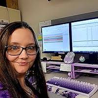 Living Among Bigfoot: Old Reggie (A True Story) by Tom Lyons