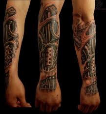 Unterarm Tattoo Ideen Mann Roboter Technik Unterarm Tattoo Roboter Tattoo Biomechanik Tattoo Unterarm