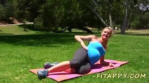 Ada lagi manfaatnya ia akan melembutkan sendi pelvik & melancarkan pengaliran darah di. Dengan Membiasakan 7 Gerakan Senam Hamil Berikut Ini Lahiran Normal Dan Lancar Bukan Mustahil Lagi