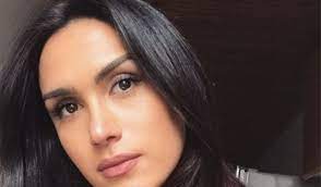 ↑ ulises, edgar (26 de marzo de 2021). Quien Es Isabella Santiago La Nueva Protagonista Transgenero De Lala S Spa Sociedad W Radio Colombia