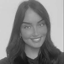 Kerri Doyle's Instagram, Twitter & Facebook