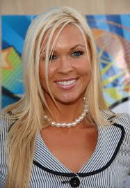 Lauren Jones's Instagram, Twitter & Facebook