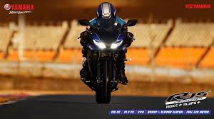R15 là mẫu xe sportbike ở hạng 155cc của yamaha, được cải tiến rất nhiều từ dòng r15 thế hệ trước. Yamaha Yzf R15 V3 0 Price Inr 1 25 000 Shifting Gears