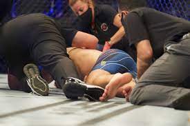 Chris weidman suffered a gruesome leg injury saturday night at ufc 261. Iyt7yd Jbslpm