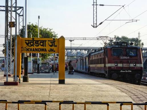 खंडवा स्थानकावर काचेगुडा-श्रीगंगानगर साप्ताहिक एक्सप्रेसला प्रायोगिक थांबा; प्रवाशांना मोठा दिलासा