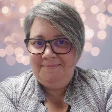 Mary Hellman's Instagram, Twitter & Facebook