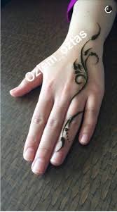 Pin By 𝓘𝓽𝓼 𝓲𝔃𝓪𝓪𝓪 On Myenh I Simple Henna Tattoo Henna Tattoo Designs Simple Henna Tattoo Hand