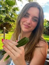 Wanda Hooper's Instagram, Twitter & Facebook