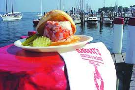 Connecticut S 10 Best Places For Trying A Hot Lobster Roll