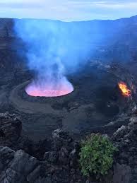 Il vulcano nyiragongo, uno dei più pericolosi del mondo secondo gli esperti, è esploso ha scatenato il panico l'eruzione del vulcano nyiragongo che ha coperto di fumi rossi il cielo di goma, nell'est. Hike Nyiragongo Volcano Kated