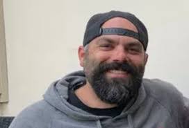 Cris Abraham's Instagram, Twitter & Facebook