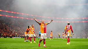 Üst üste 4. kez şampiyon olmak istiyor Galatasaray 26. şampiyonluk için  sahaya çıkıyor 🔸Süper Lig'de 32. haftaya Fenerbahçe'nin 7 puan önünde  giren Galatasaray, yarın deplasmanda Samsunspor'u yenmesi durumunda  şampiyonluğu garantileyecek