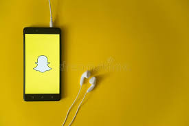 Can you believe the logo for a company worth astonishing $20bn could have been created in just one evening by someone who is even not a professional designer? Snapchat Logo Auf Smartphoneschirm Auf Gelbem Hintergrund Redaktionelles Stockfoto Bild Von Telefon Bildschirm 102409658
